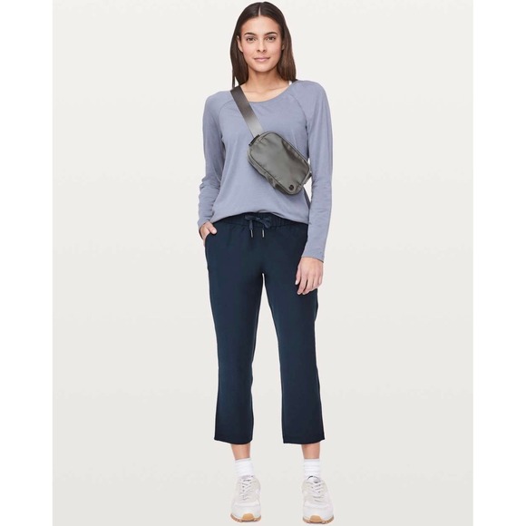 lululemon athletica Pants - Lululemon On the Fly Crop True Navy Luxtreme Drawstring‎ Pants Commuter Size 4
